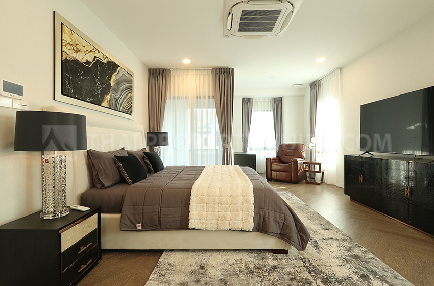 House with Shared Pool in Rama 9 