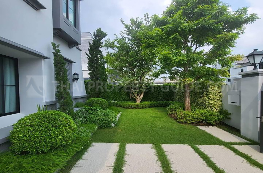 House with Shared Pool in Rama 9 