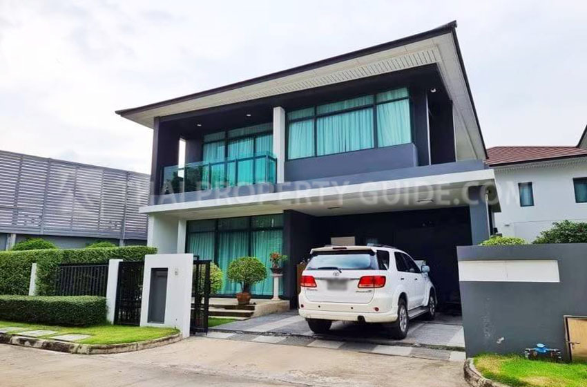 House with Shared Pool in Rama 9