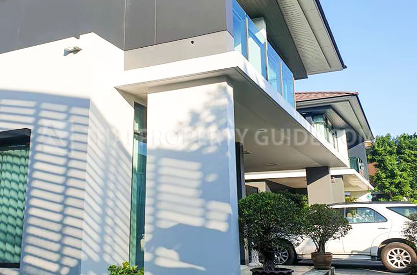 House with Shared Pool in Rama 9 