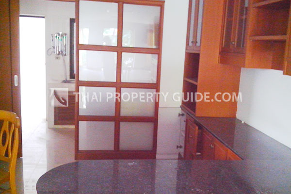 House with Shared Pool in Ramkhamhaeng 