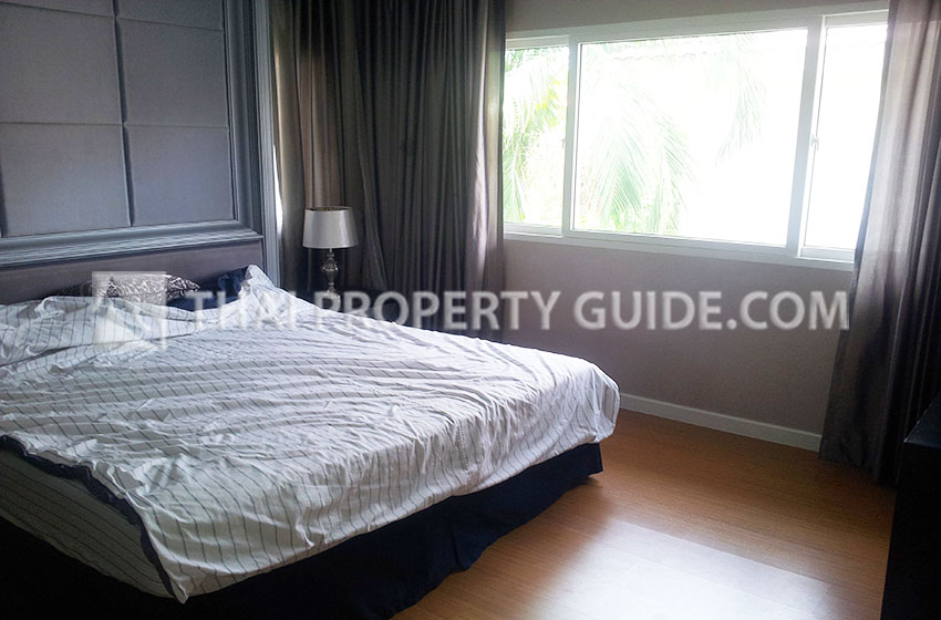House with Shared Pool in Ramkhamhaeng 