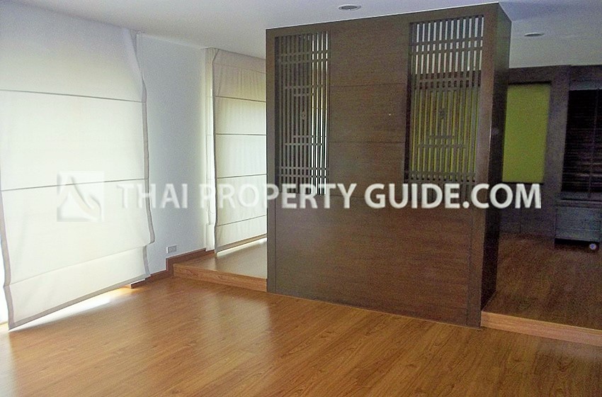 House with Shared Pool in Ramkhamhaeng 