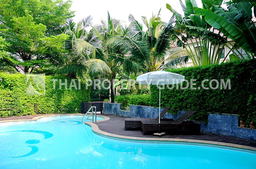 House with Shared Pool in Ramkhamhaeng 