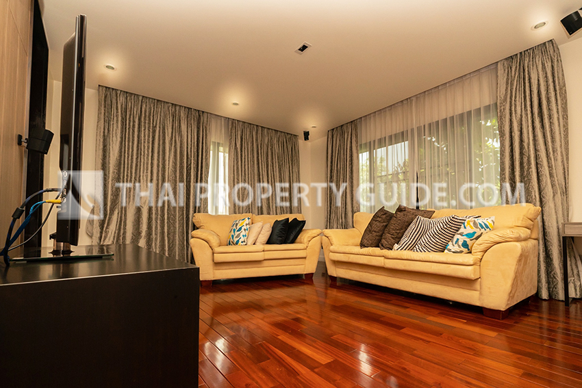House with Shared Pool in Ramkhamhaeng 
