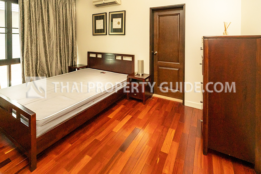 House with Shared Pool in Ramkhamhaeng 