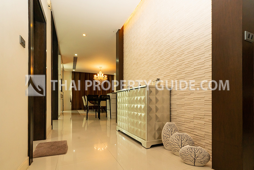 House with Shared Pool in Ramkhamhaeng 
