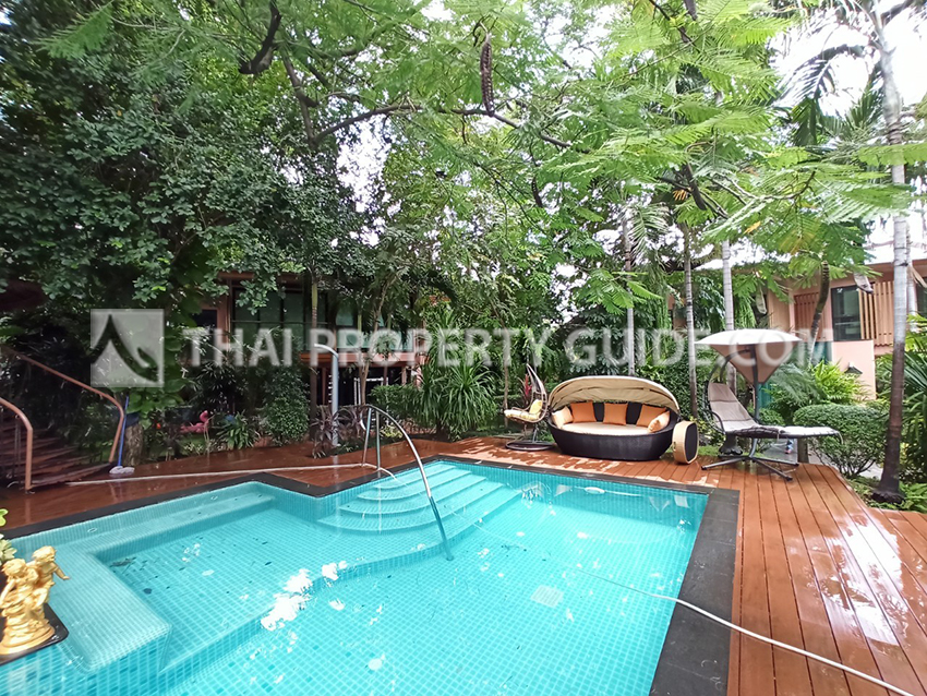 House with Shared Pool in Sathorn 