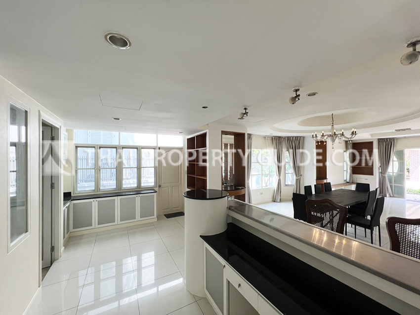 House with Shared Pool in Srinakarin 