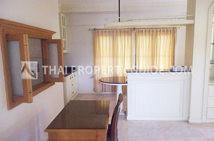House with Shared Pool in Srinakarin 