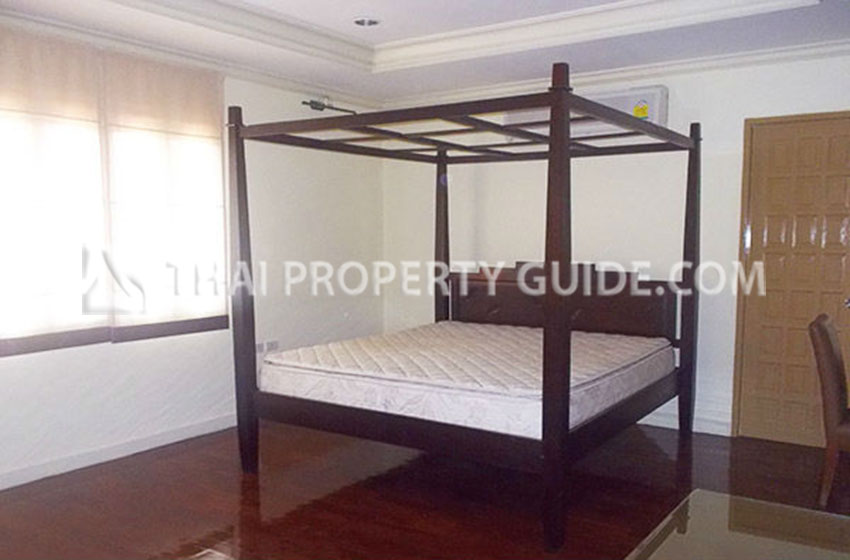 House with Shared Pool in Srinakarin 