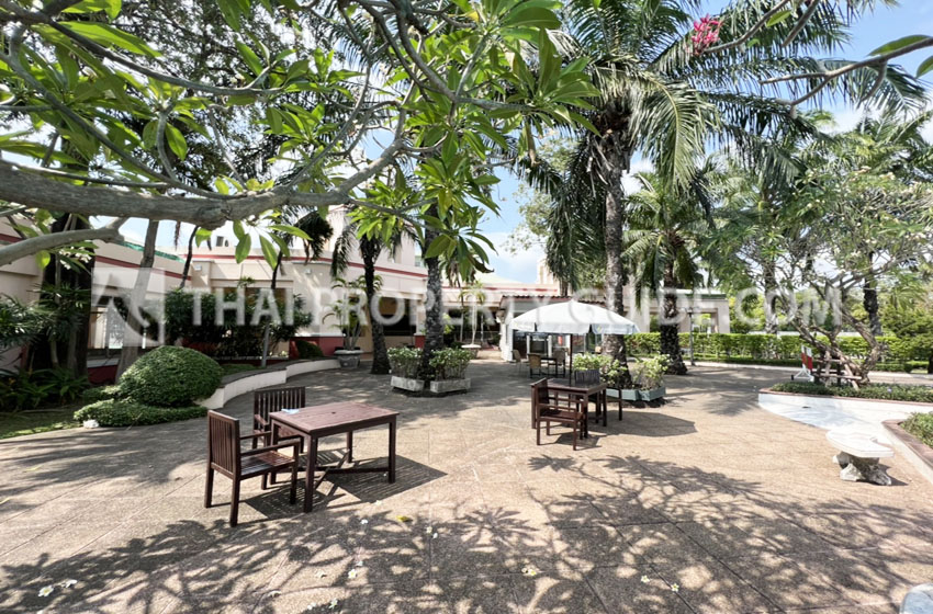House with Shared Pool in Srinakarin 