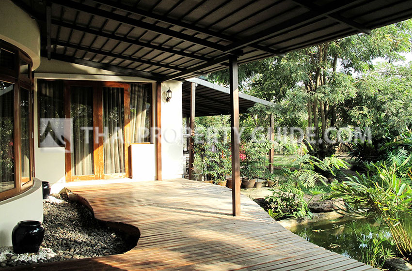 House with Shared Pool in Srinakarin 