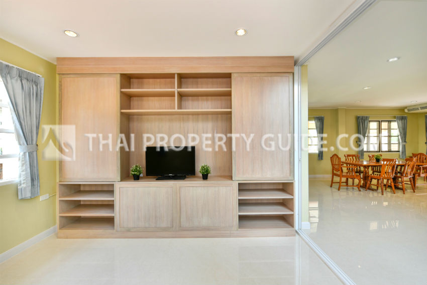 House with Shared Pool in Srinakarin 