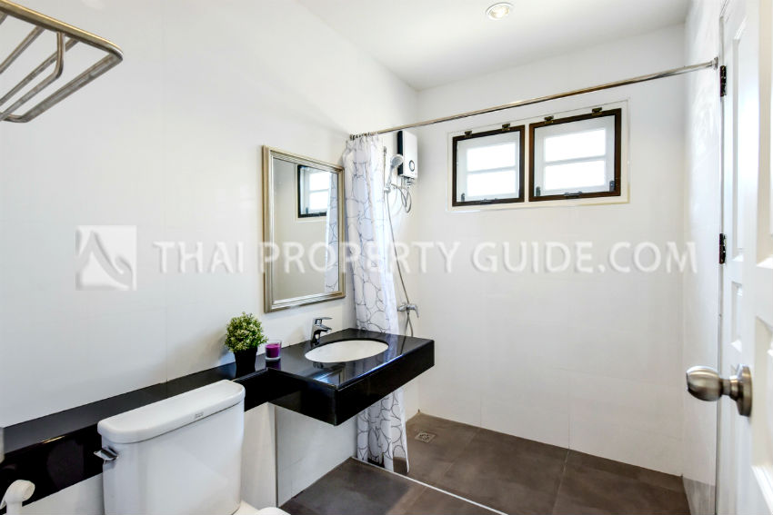 House with Shared Pool in Srinakarin 