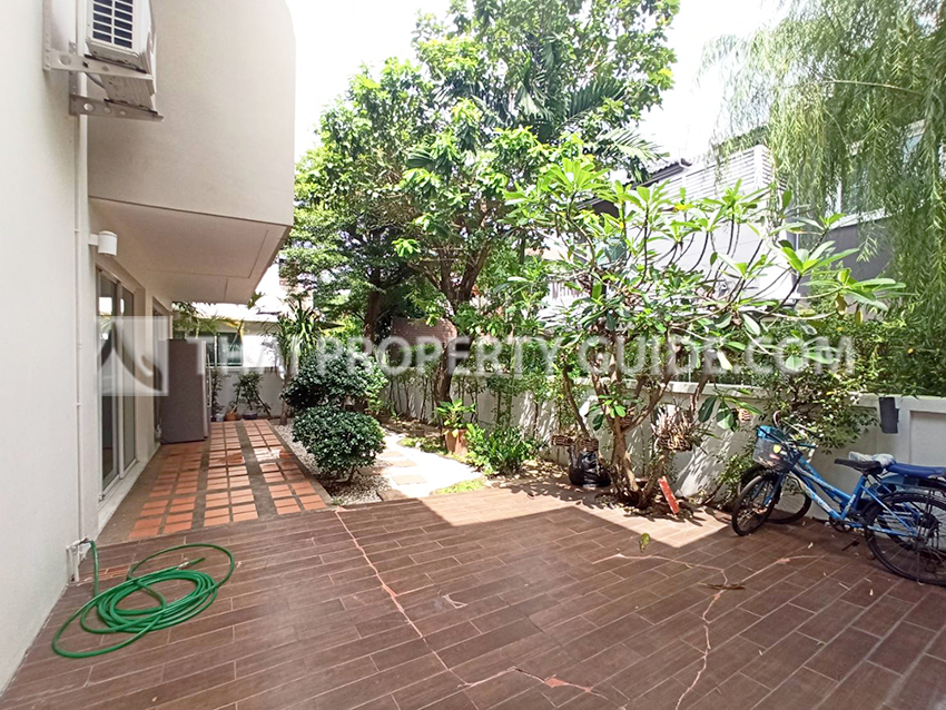 House with Shared Pool in Srinakarin 