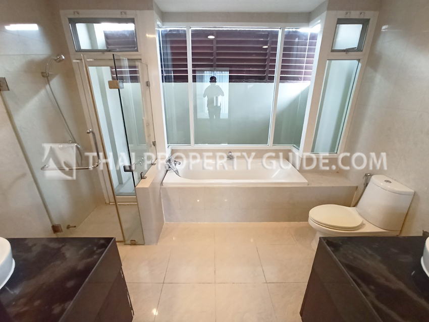 House with Shared Pool in Srinakarin 
