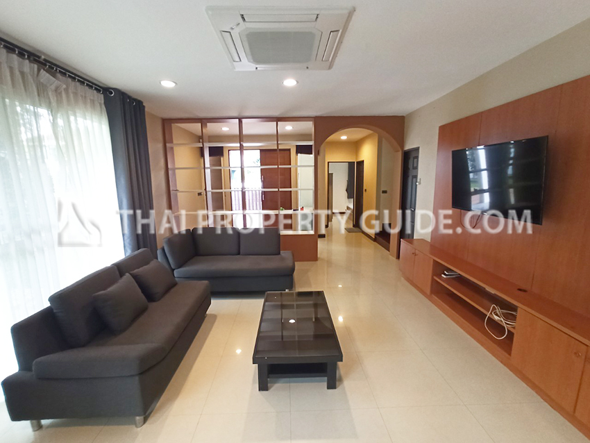 House with Shared Pool in Srinakarin 