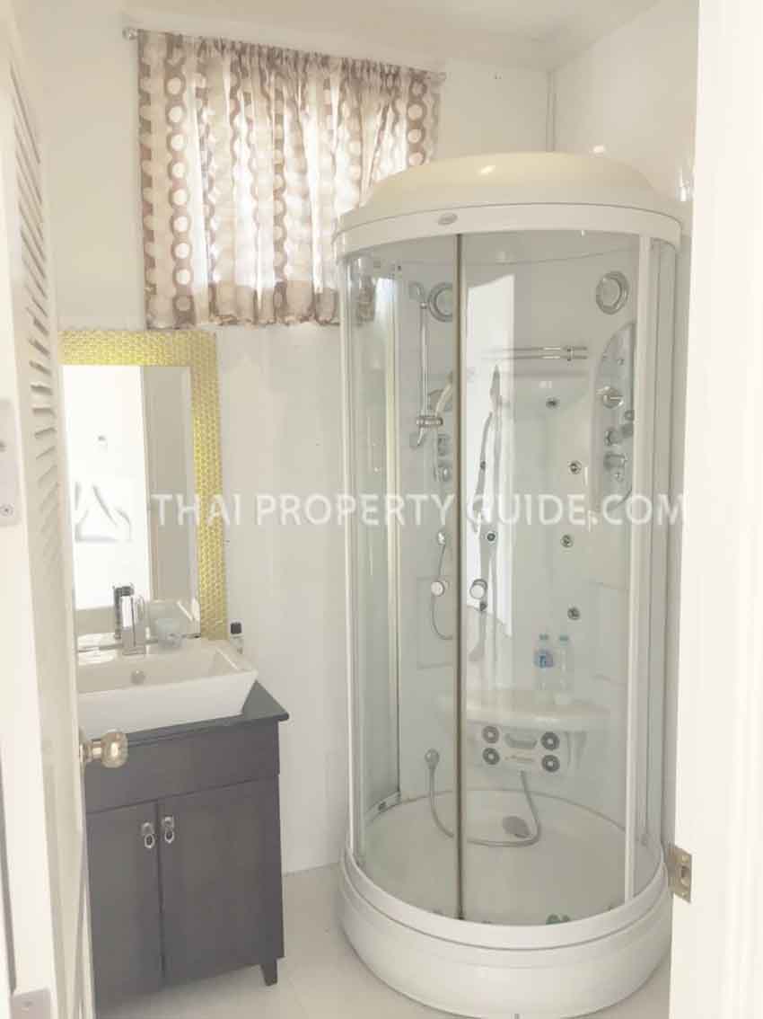 House with Shared Pool in Srinakarin 