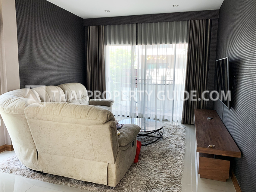 House with Shared Pool in Srinakarin 