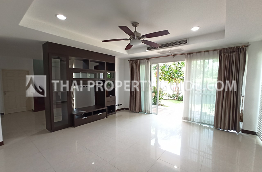 House with Shared Pool in Srinakarin 