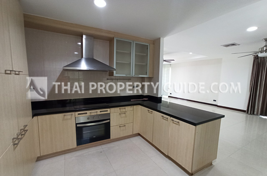 House with Shared Pool in Srinakarin 