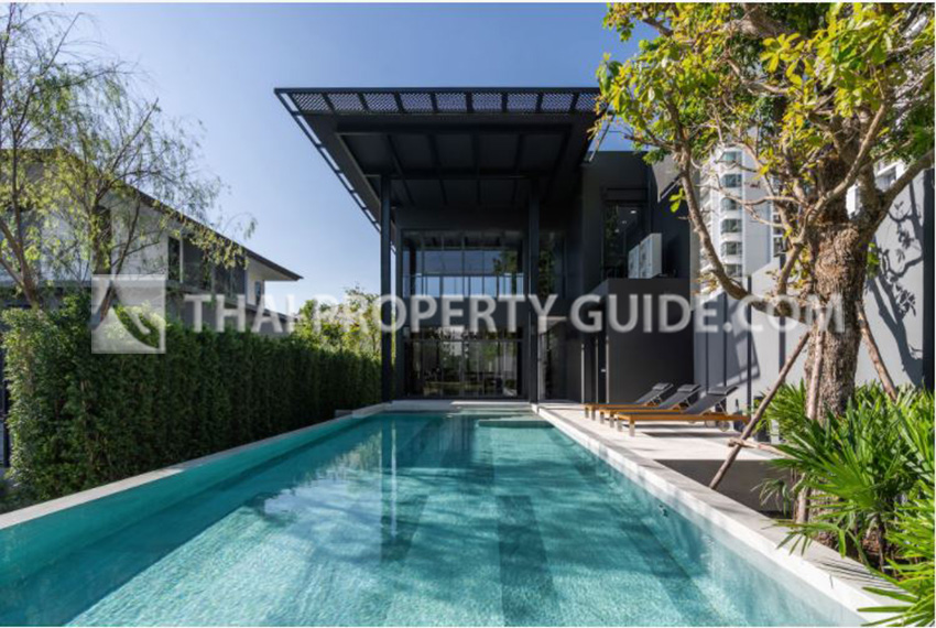 House with Shared Pool in Srinakarin 