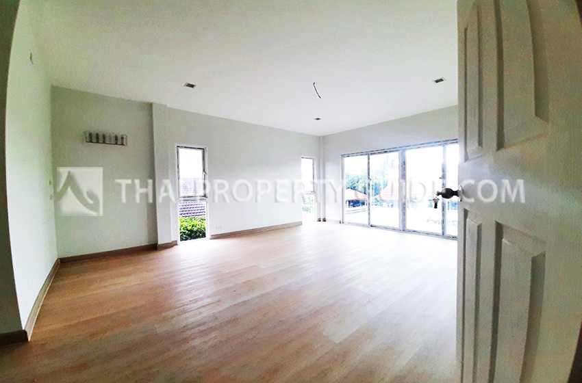 House with Shared Pool in Srinakarin 