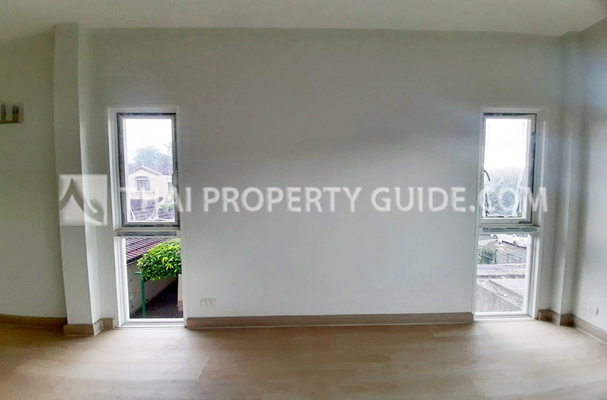 House with Shared Pool in Srinakarin 