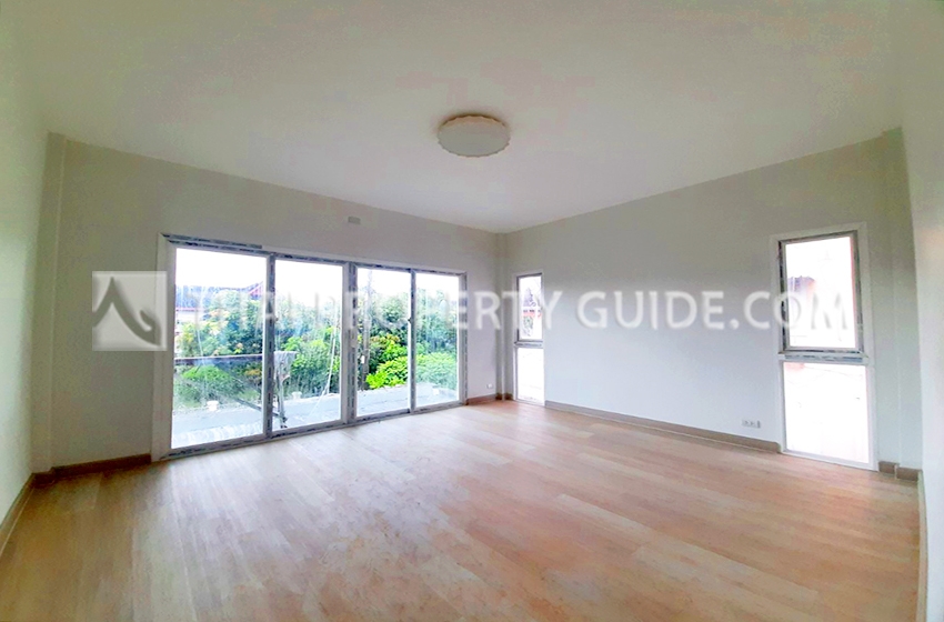 House with Shared Pool in Srinakarin 