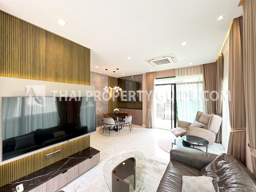 House with Shared Pool in Srinakarin 