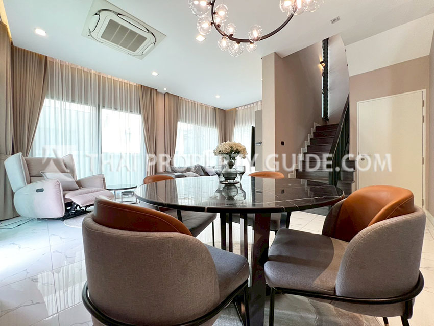 House with Shared Pool in Srinakarin 