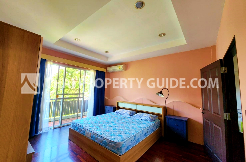 House with Shared Pool in Srinakarin 