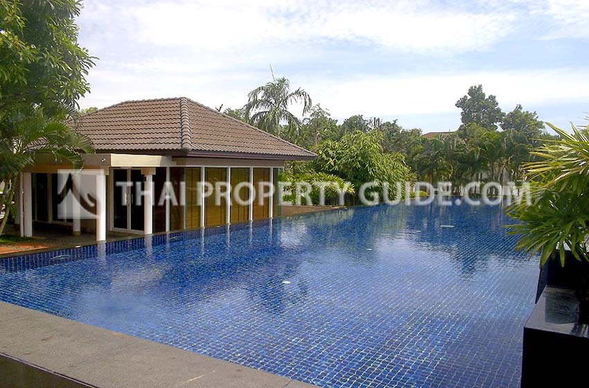 House with Shared Pool in Srinakarin 