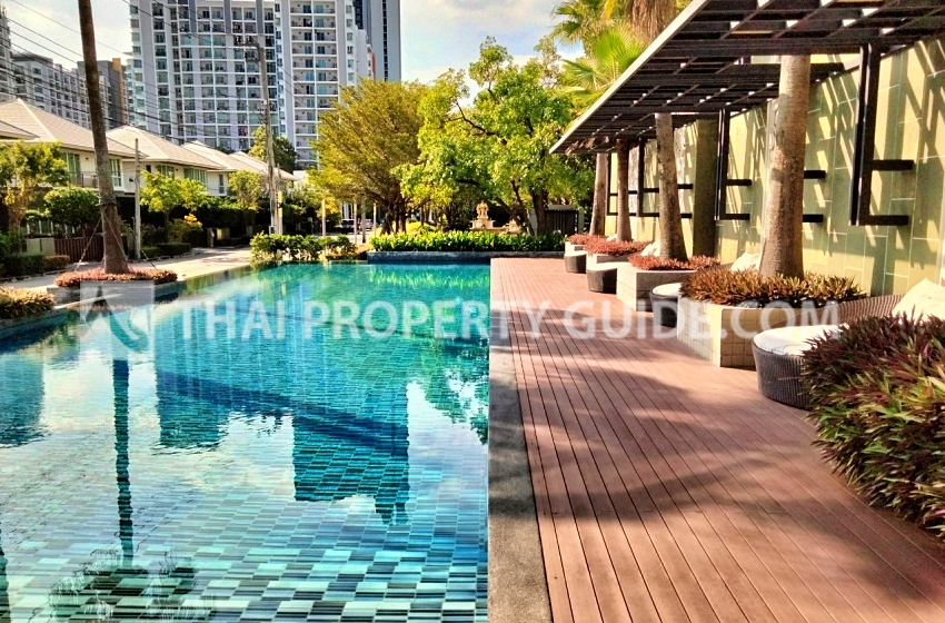 House with Shared Pool in Srinakarin 