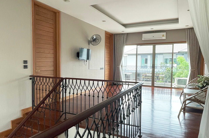 House with Shared Pool in Srinakarin 