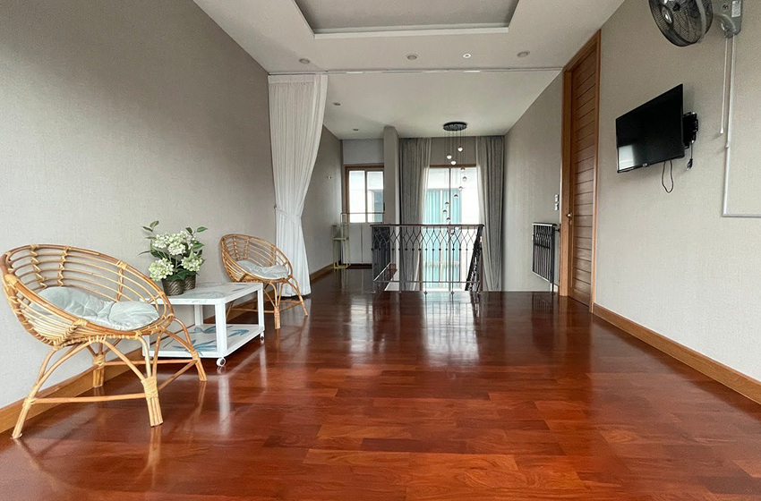 House with Shared Pool in Srinakarin 