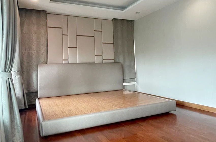 House with Shared Pool in Srinakarin 