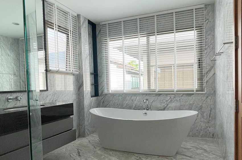 House with Shared Pool in Srinakarin 