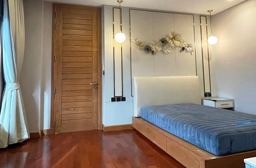 House with Shared Pool in Srinakarin 