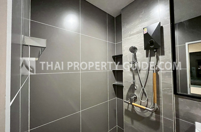 House with Shared Pool in Srinakarin 