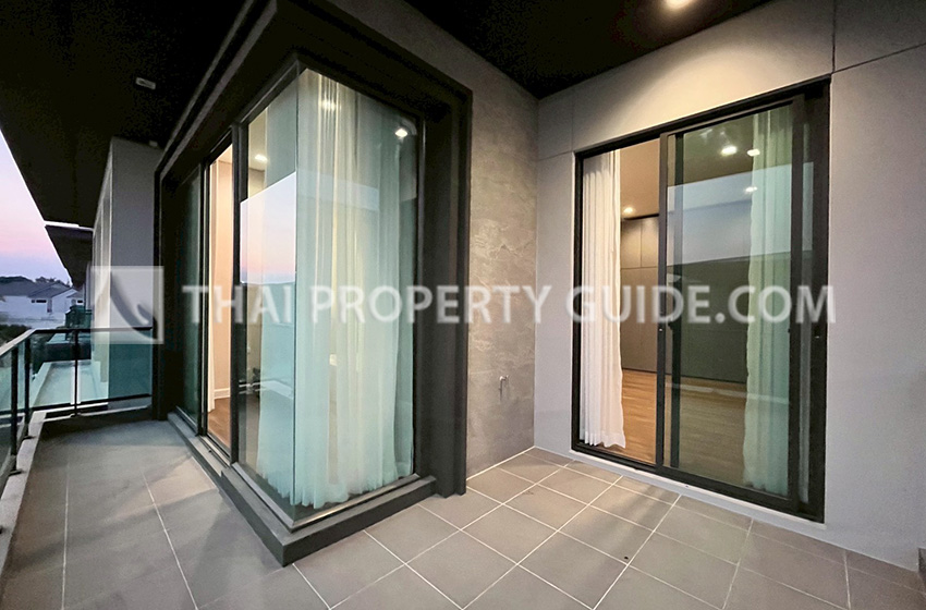 House with Shared Pool in Srinakarin 