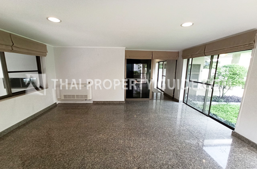 House with Shared Pool in Sukhumvit : Panya Village On-Nut 