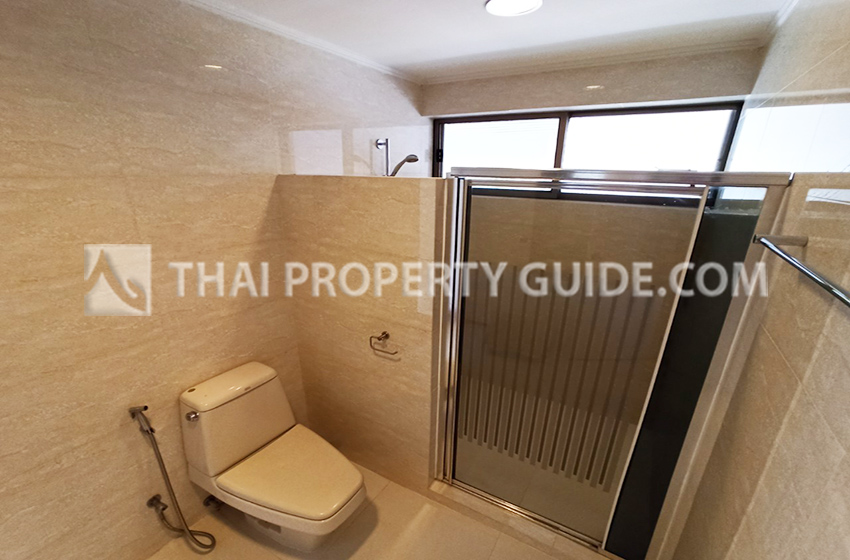 House with Shared Pool in Sukhumvit : Panya Village On-Nut 