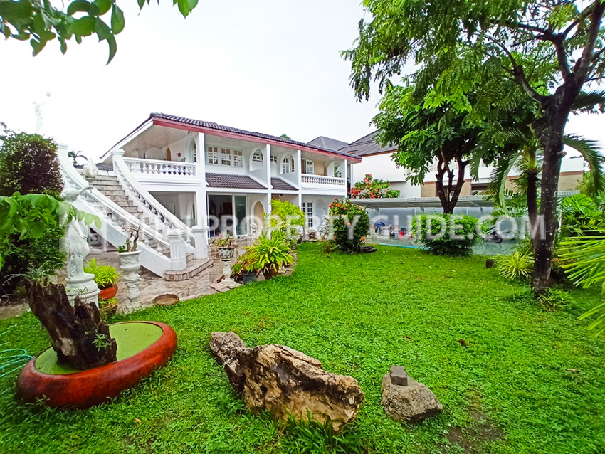 House with Shared Pool for rent in Bangnatrad
