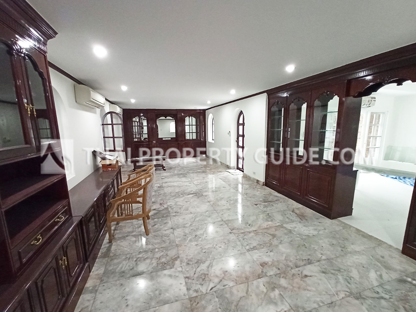 House with Shared Pool in Sukhumvit : Panya Village On-Nut 