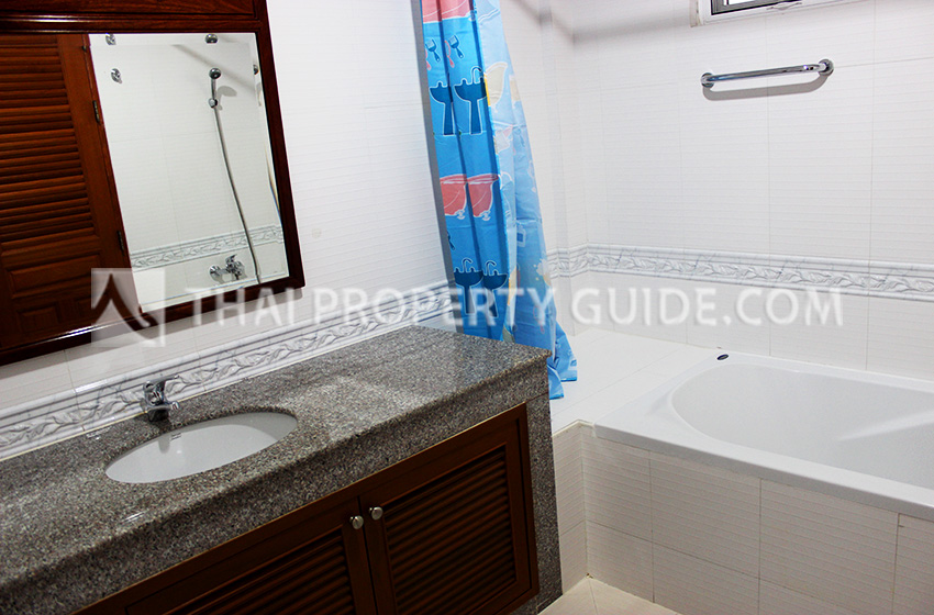 House with Shared Pool in Sukhumvit 
