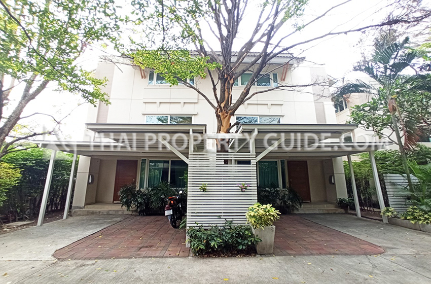 House with Shared Pool in Sukhumvit 