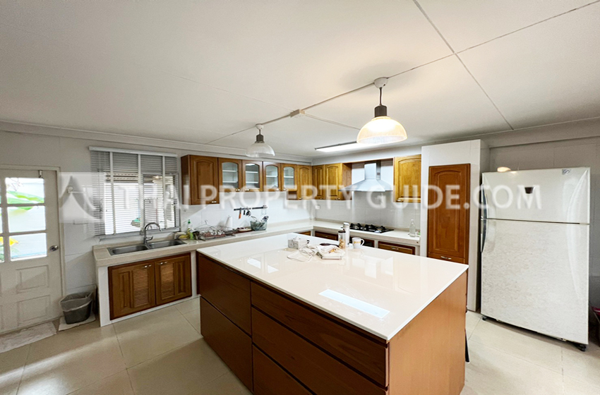 House with Shared Pool in Sukhumvit : Panya Village On-Nut 