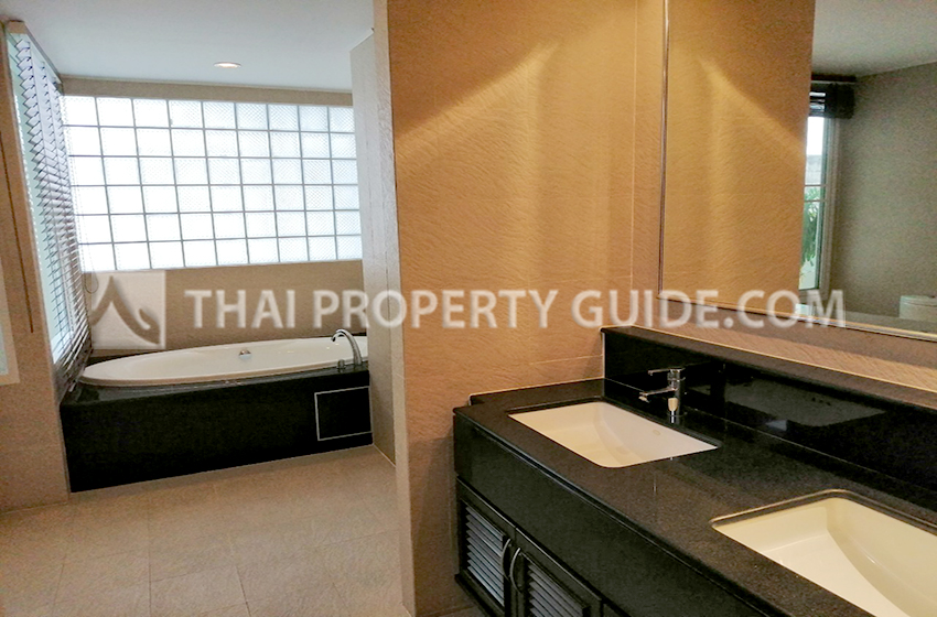 House with Shared Pool in Sukhumvit 